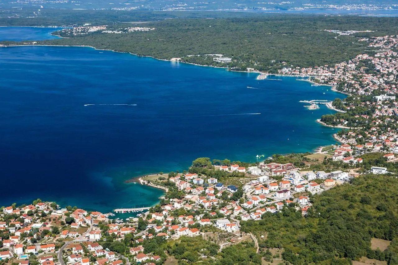 Apartments With A Parking Space Malinska, Krk - 19288 0*, مالينسكا