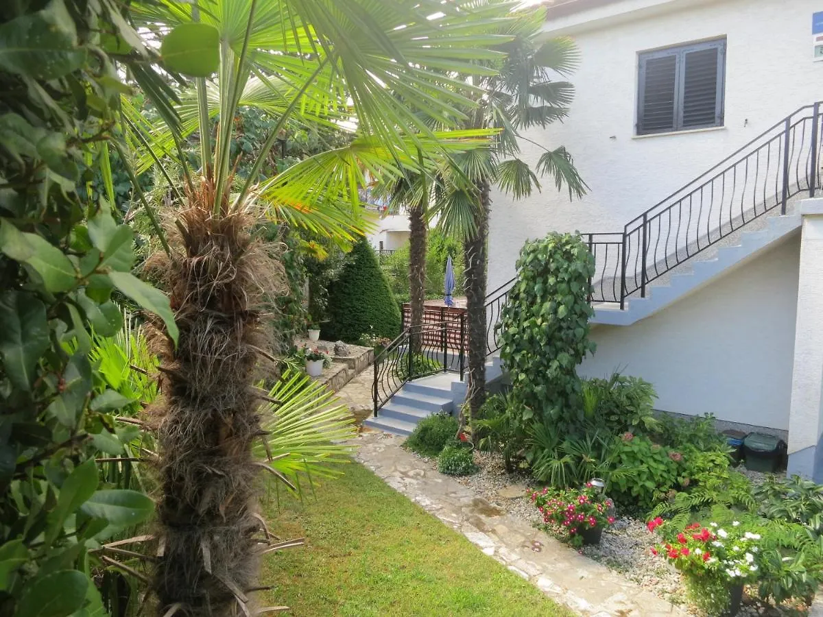 Apartments With A Parking Space Malinska, Krk - 19288 0*, مالينسكا كرواتيا