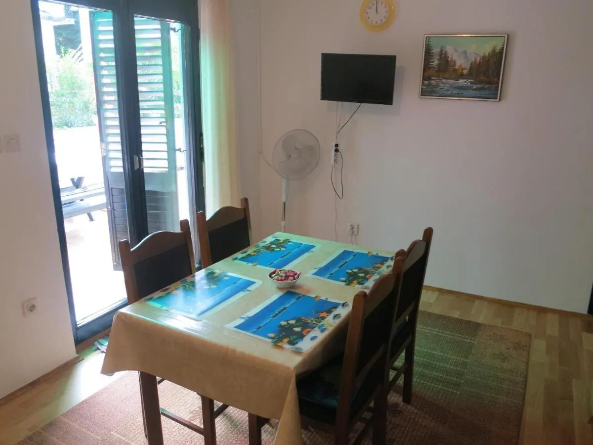Apartments With A Parking Space Malinska, Krk - 19288 كرواتيا