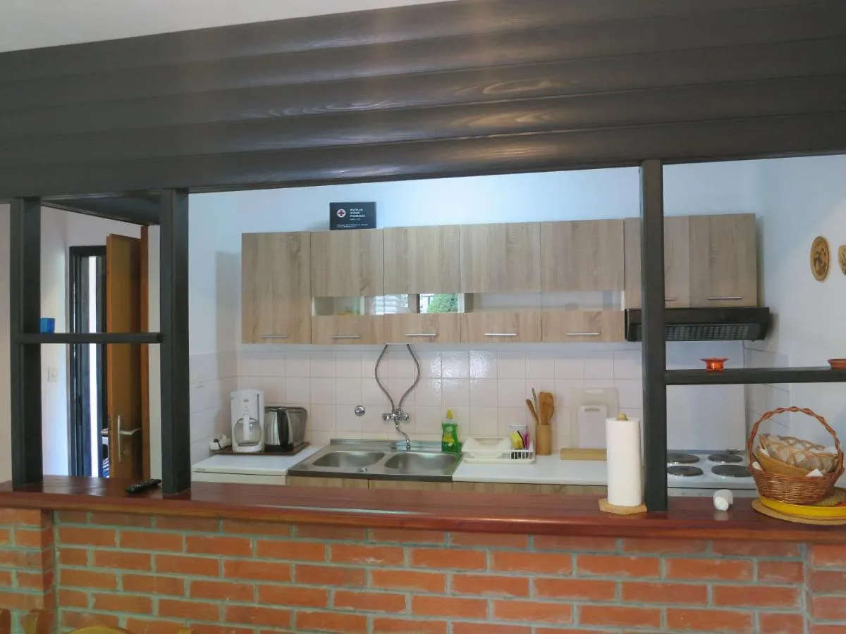 Apartments With A Parking Space Malinska, Krk - 19288 0*, مالينسكا كرواتيا